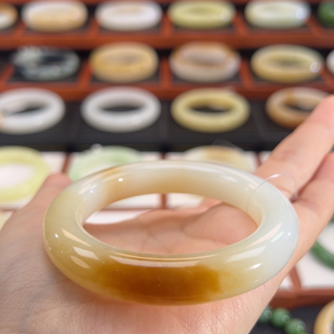 和田玉（糖玉）未镶嵌手镯一抹金红糖