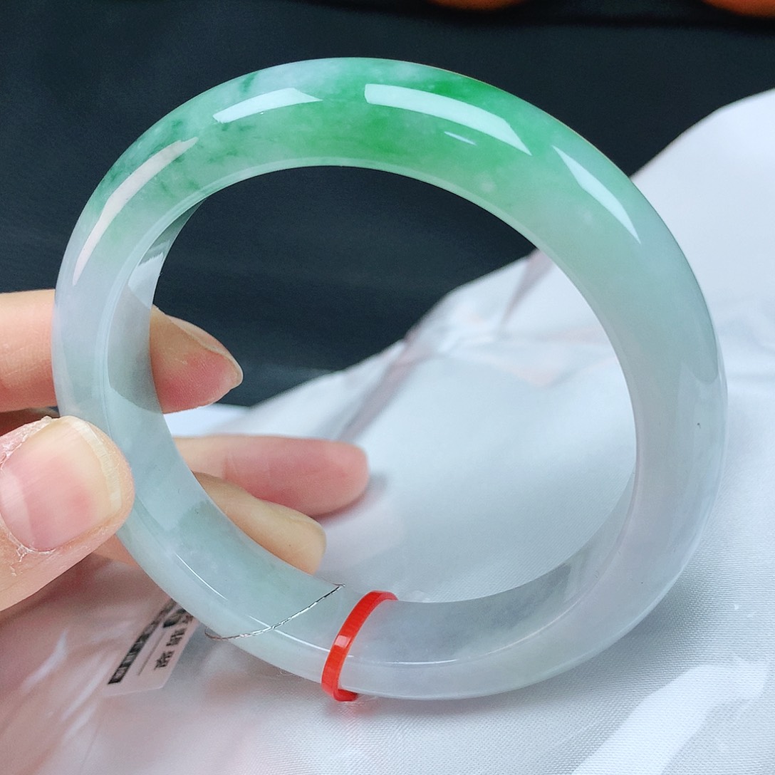 翡翠手镯未镶嵌59圈