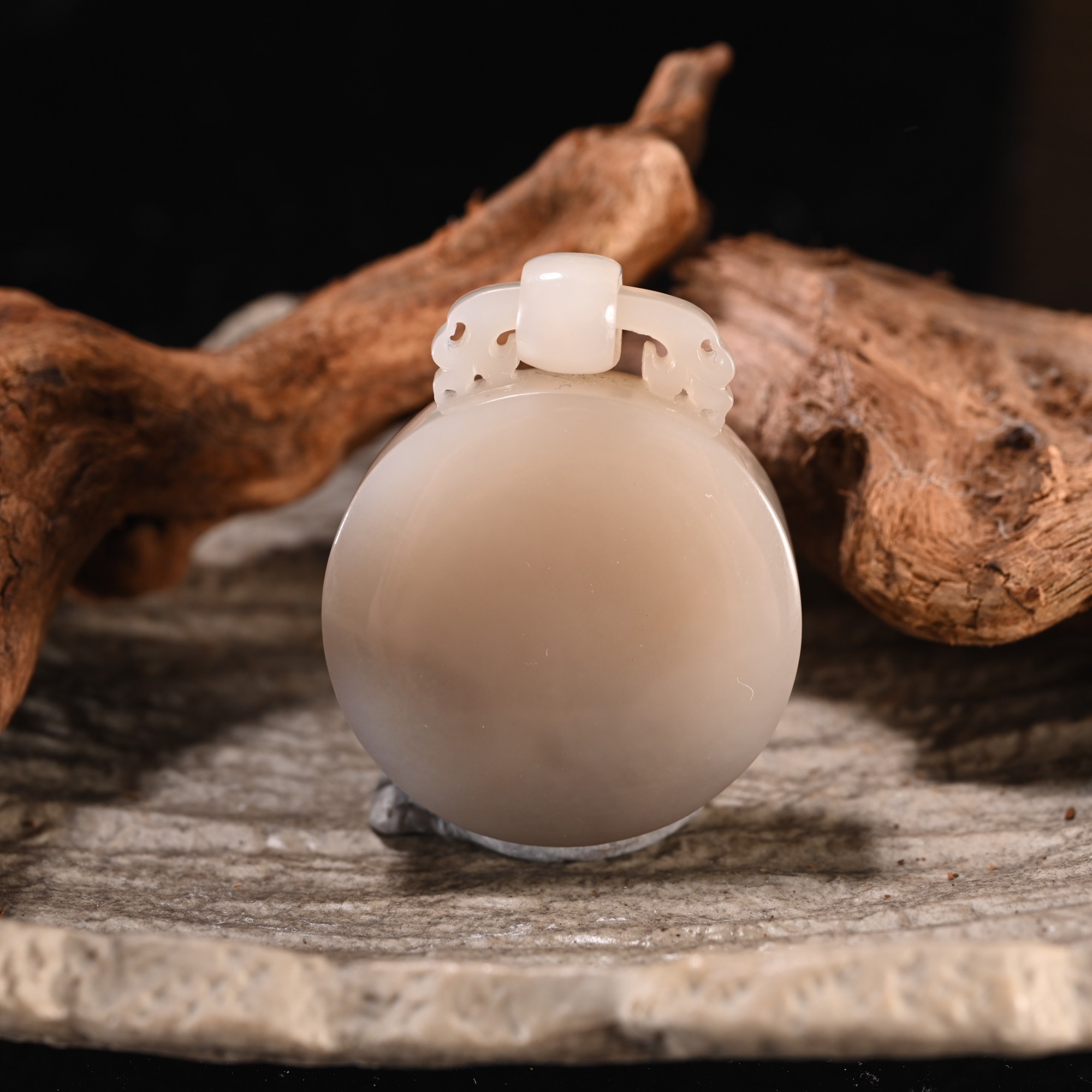 Lot8816 25YU103729和田玉藕粉挂坠/匡时