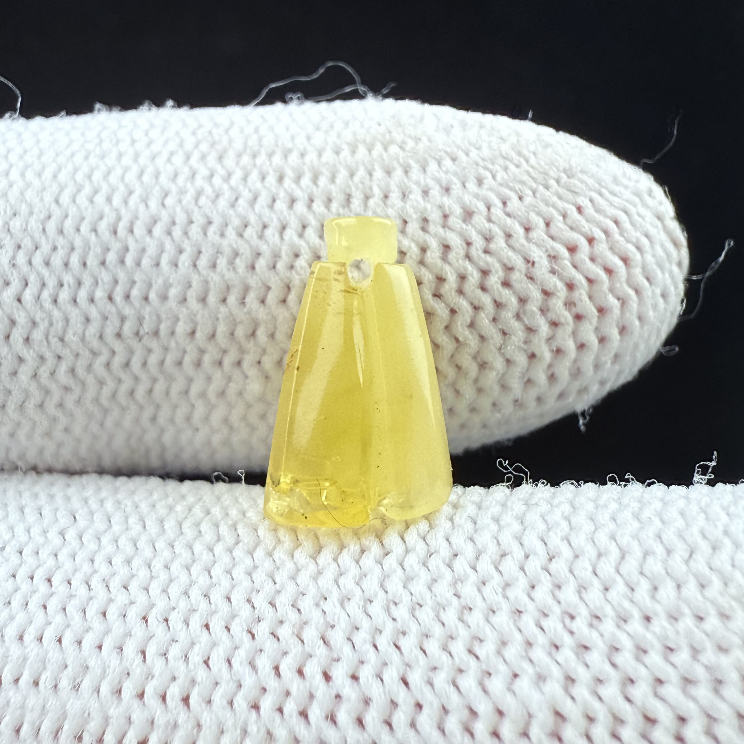 J3701天然矿源蜜蜡莲蓬微瑕特价7.7*11.6mm支持复检假一罚十