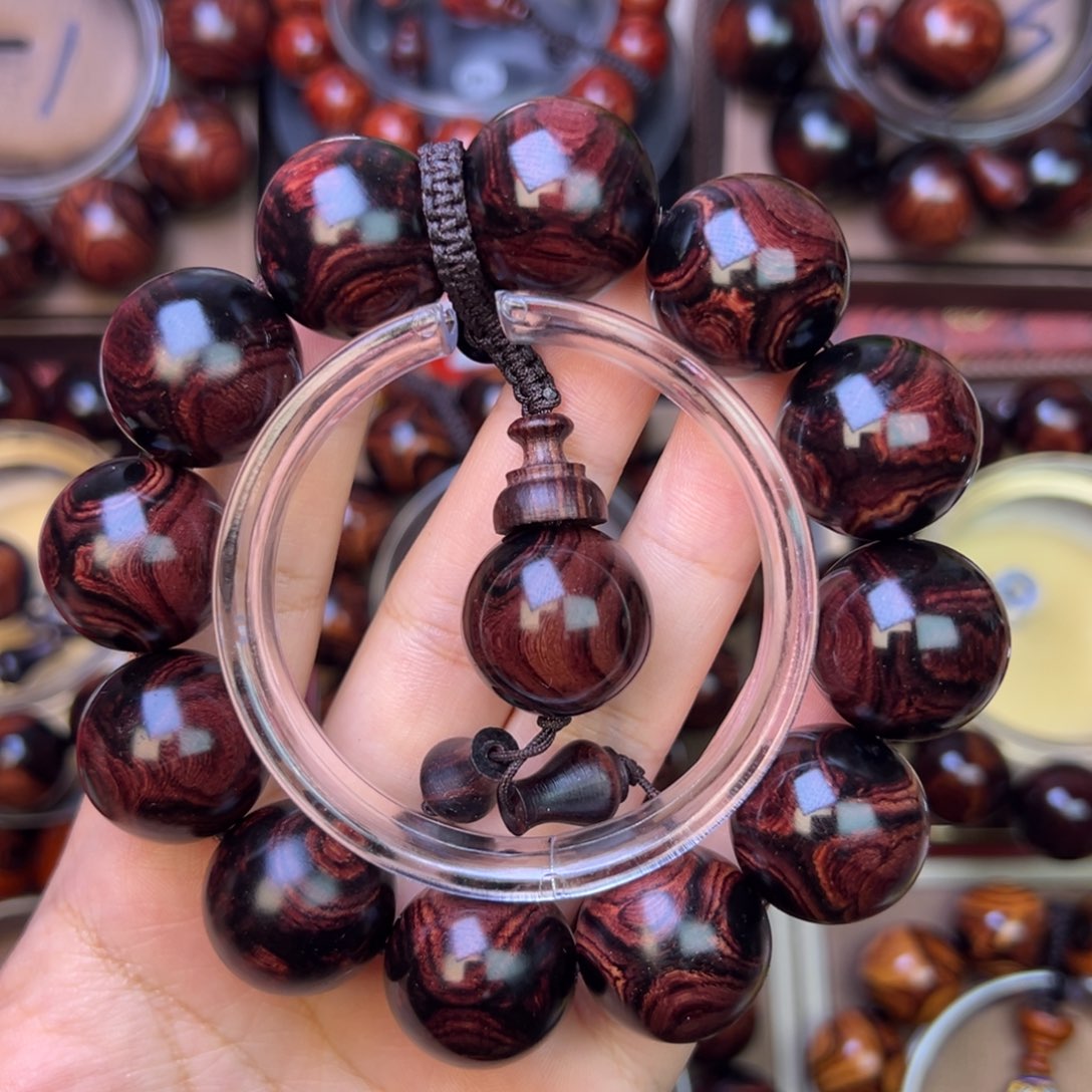 木质类黄花梨高货鬼脸对眼留疤老料