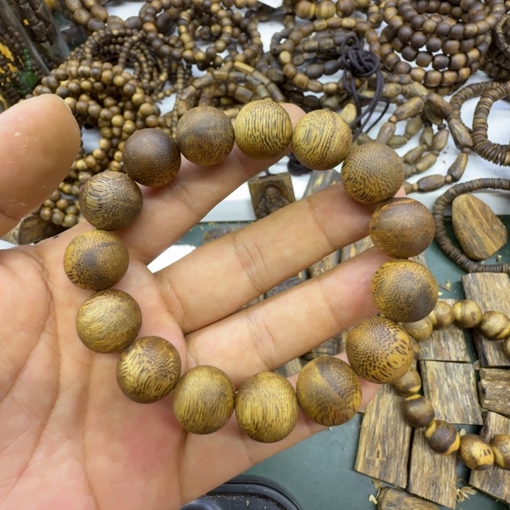 沉香碎屑沉香奇楠沉香乌身卡1.5单圈圆珠14.2克