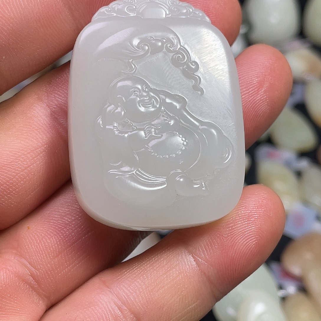 和田玉（糖玉）未镶嵌吊坠(不含链)青****号吊坠