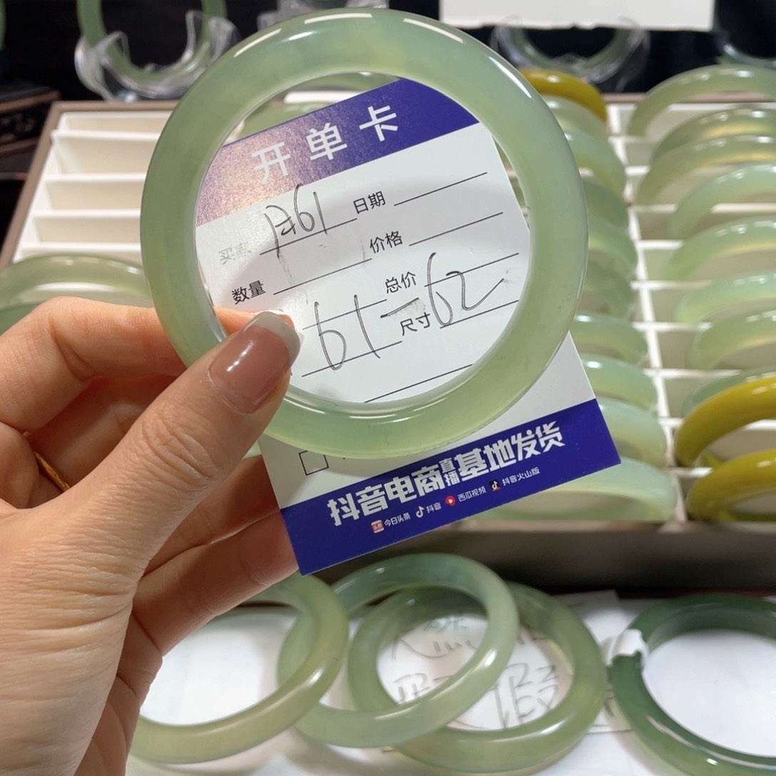 蛇纹石玉手镯未镶嵌小***糖