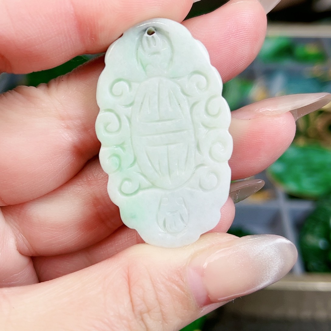 翡翠颈饰未镶嵌吊坠