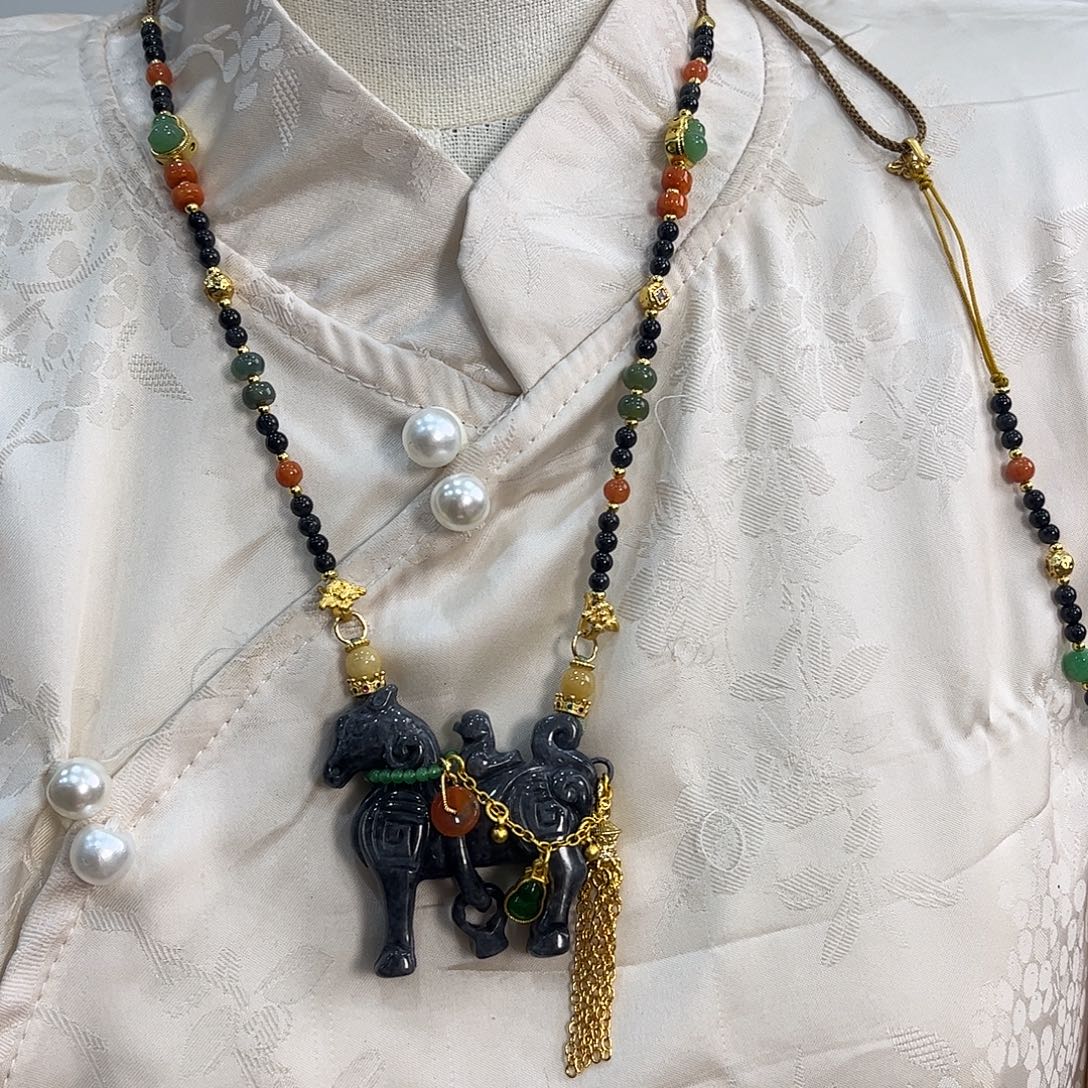 席***银翡翠未镶嵌颈饰炸