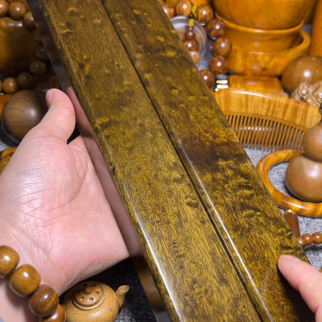 金丝楠阴沉雨滴花纹