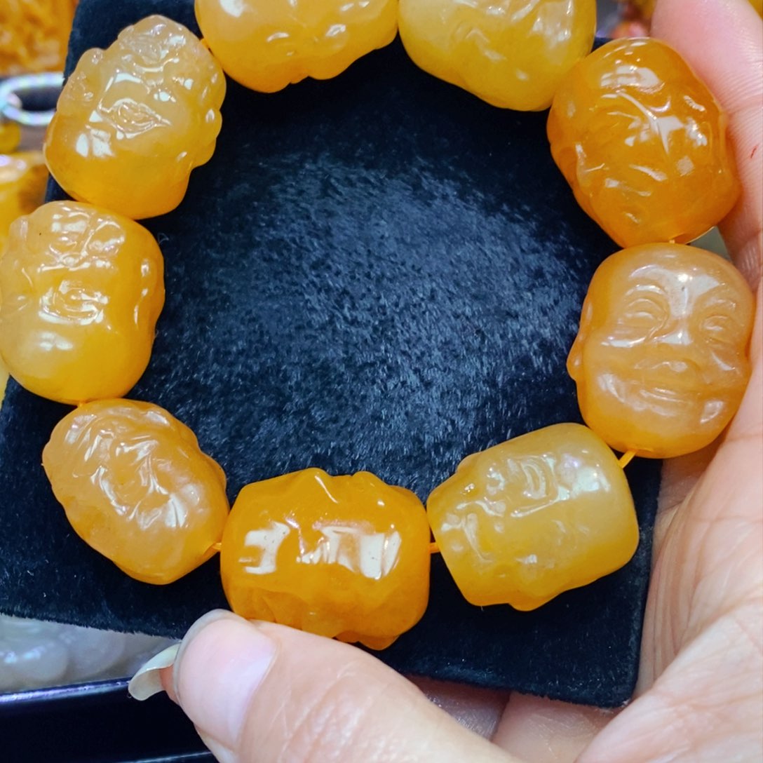 未镶嵌石英质玉（黄龙玉）颈饰