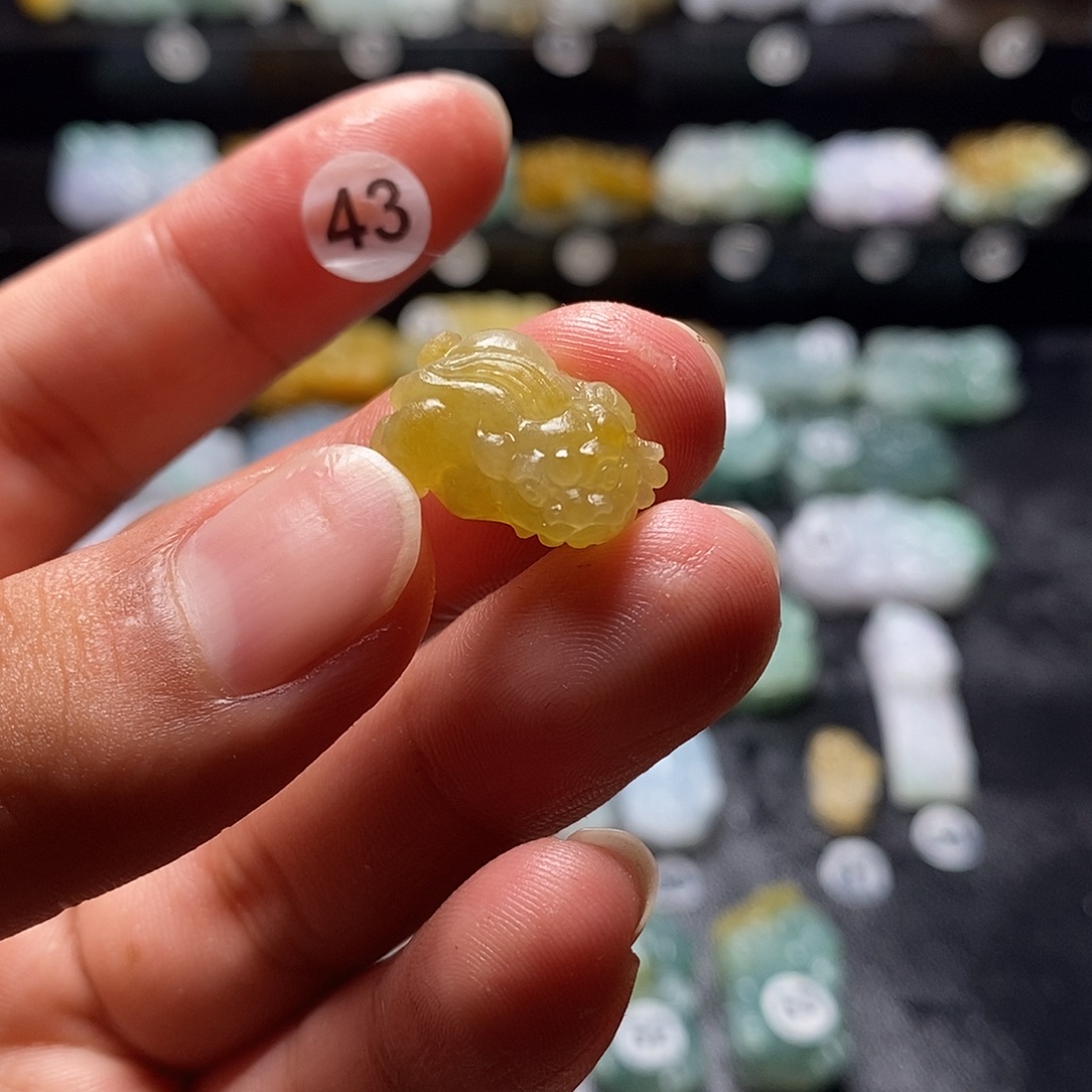 定制翡翠未镶嵌毛货天然黄满黄貔貅