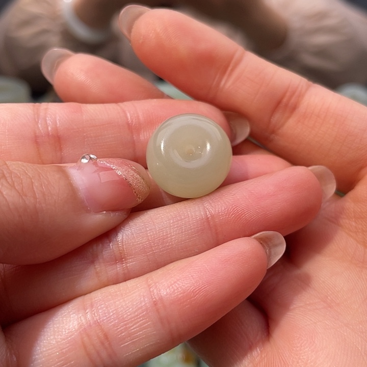 ****子和田玉未镶嵌颈饰