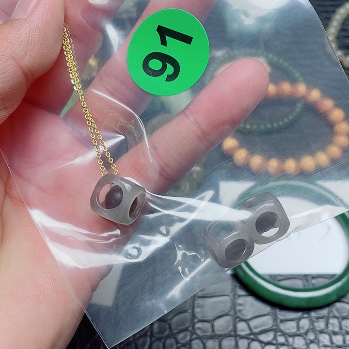 和田玉吊坠未镶嵌