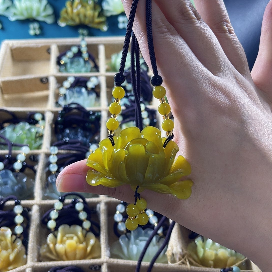 蛇纹石玉颈饰合金执*！