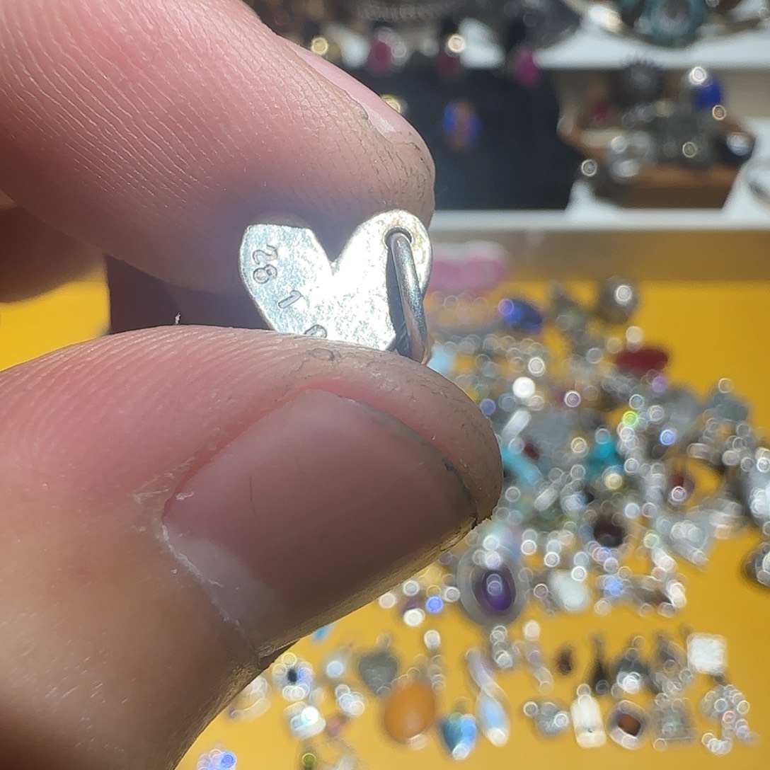 吉***鱼大理石纯铜吊坠的设计也是