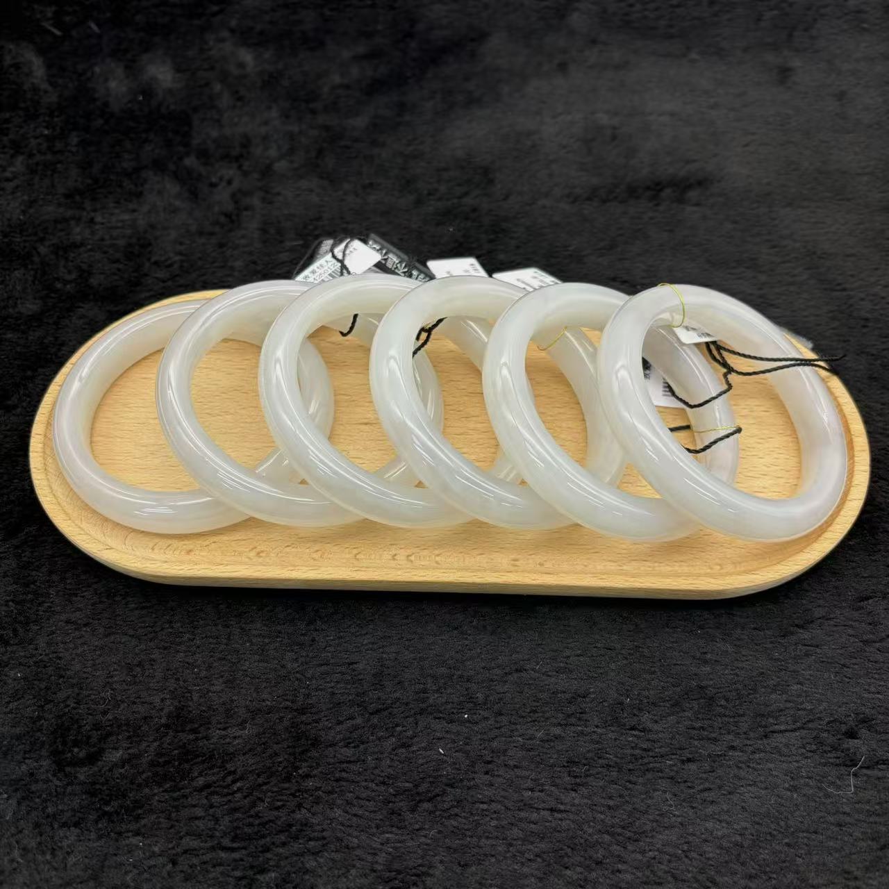 天然和田玉手镯精美时尚气质有瑕款多样性发货其一85