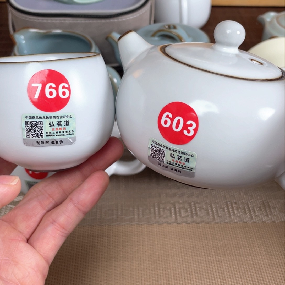 瓷片新年快乐啊。。。。。。。。