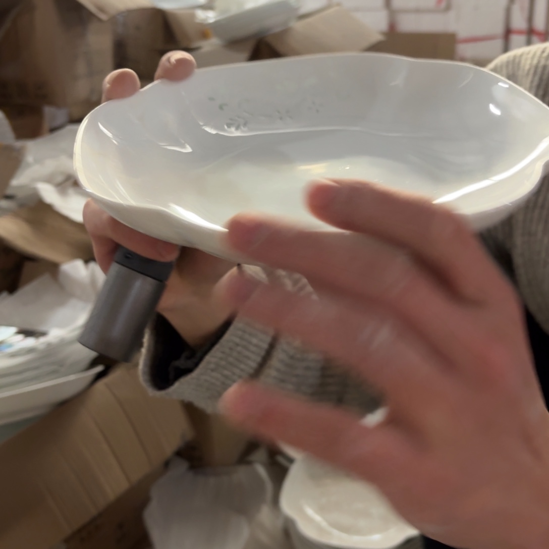 陶瓷8英寸高白泥玲珑如意盘2只微瑕