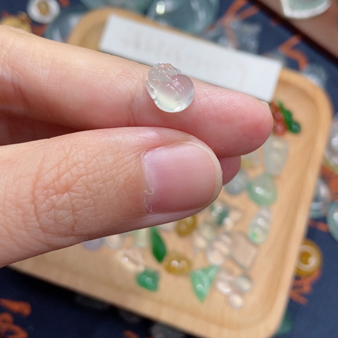 翡翠颈饰未镶嵌翡翠