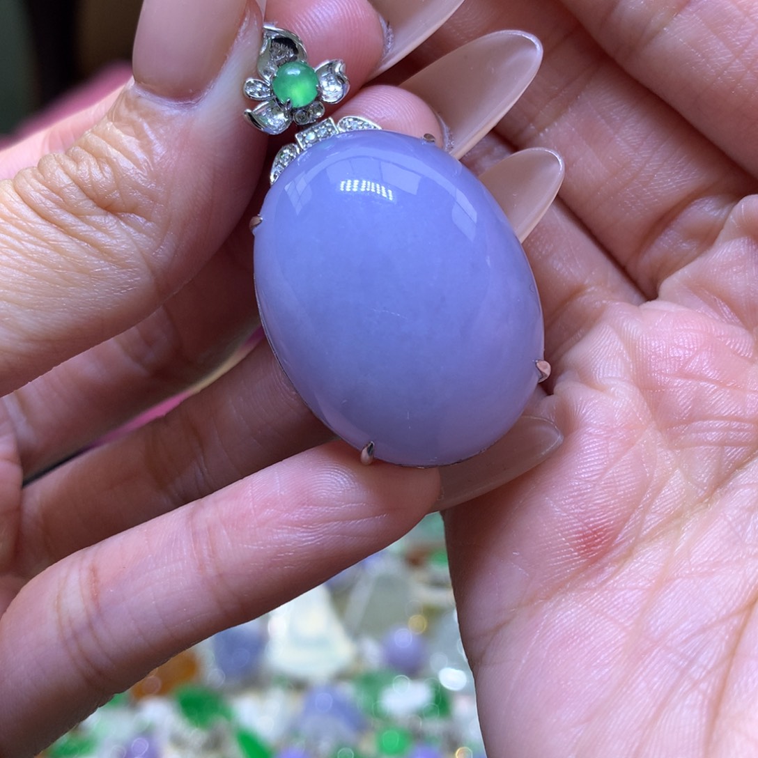 颈饰18K金镶嵌翡翠