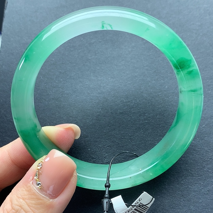 A***）石英质玉未镶嵌手镯