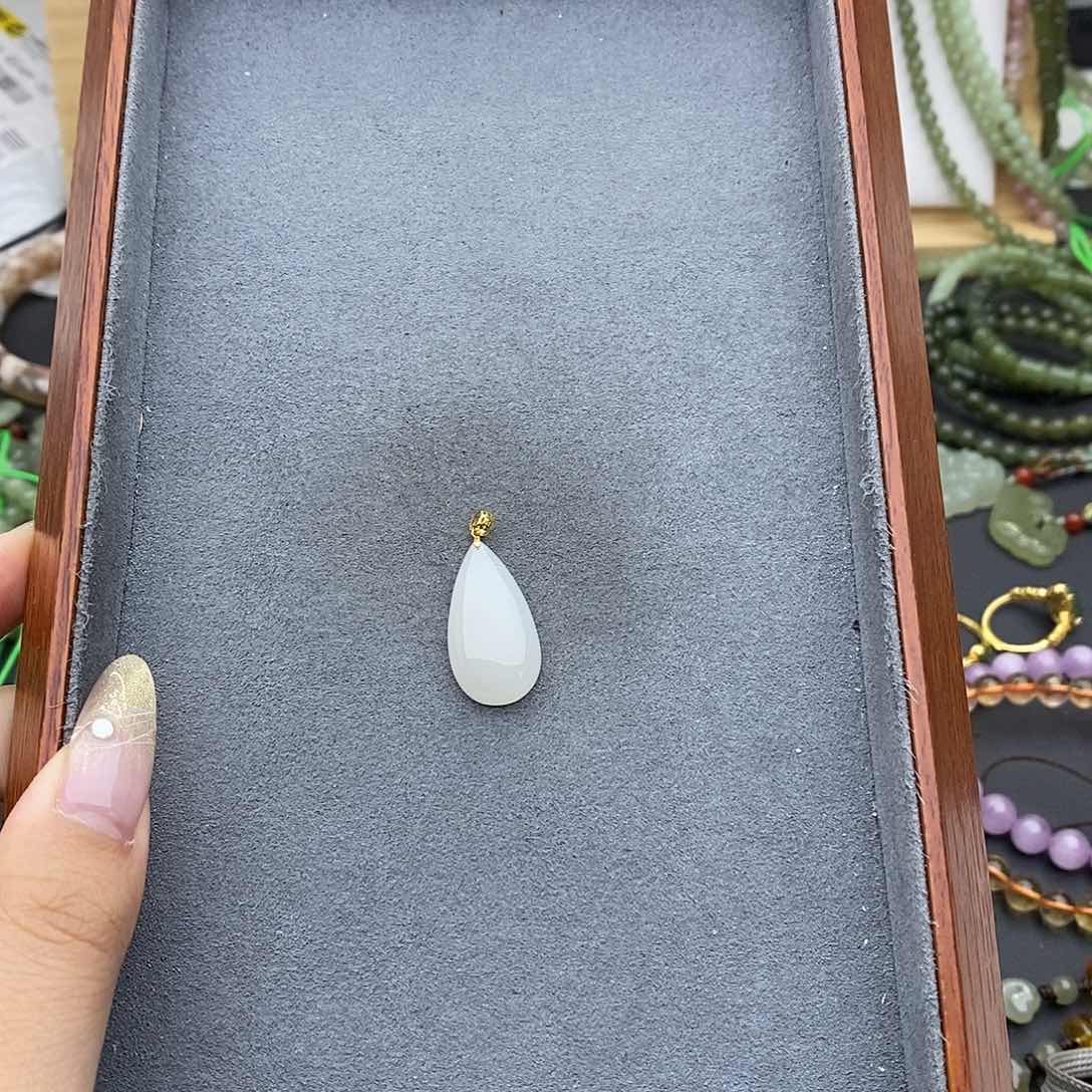 和田玉吊坠(不含链)18K金镶嵌