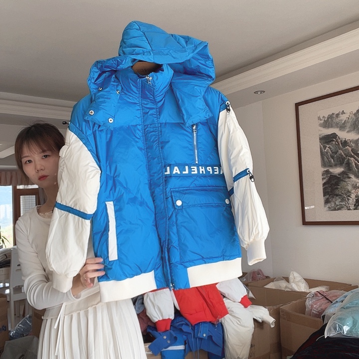 8 M码蓝白羽绒服 穿到130