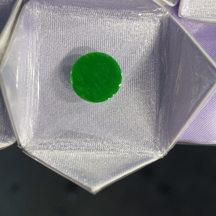 翡翠颈饰未镶嵌无事牌