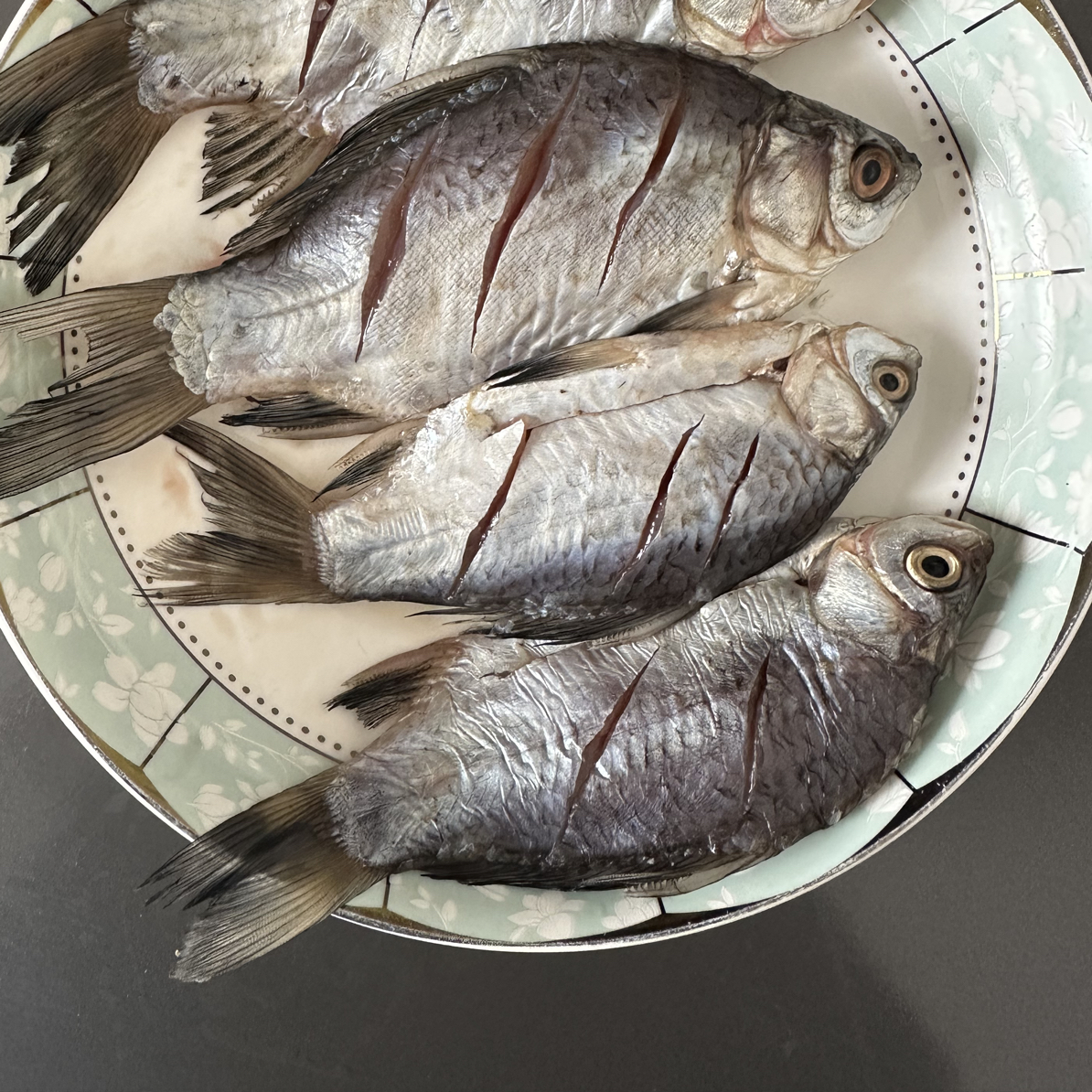 阳干土鲫鱼农家真空包装新鲜活鱼制品