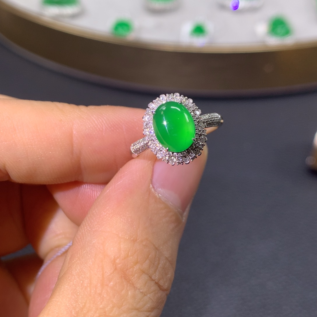 翡翠戒指18K金镶嵌翡翠