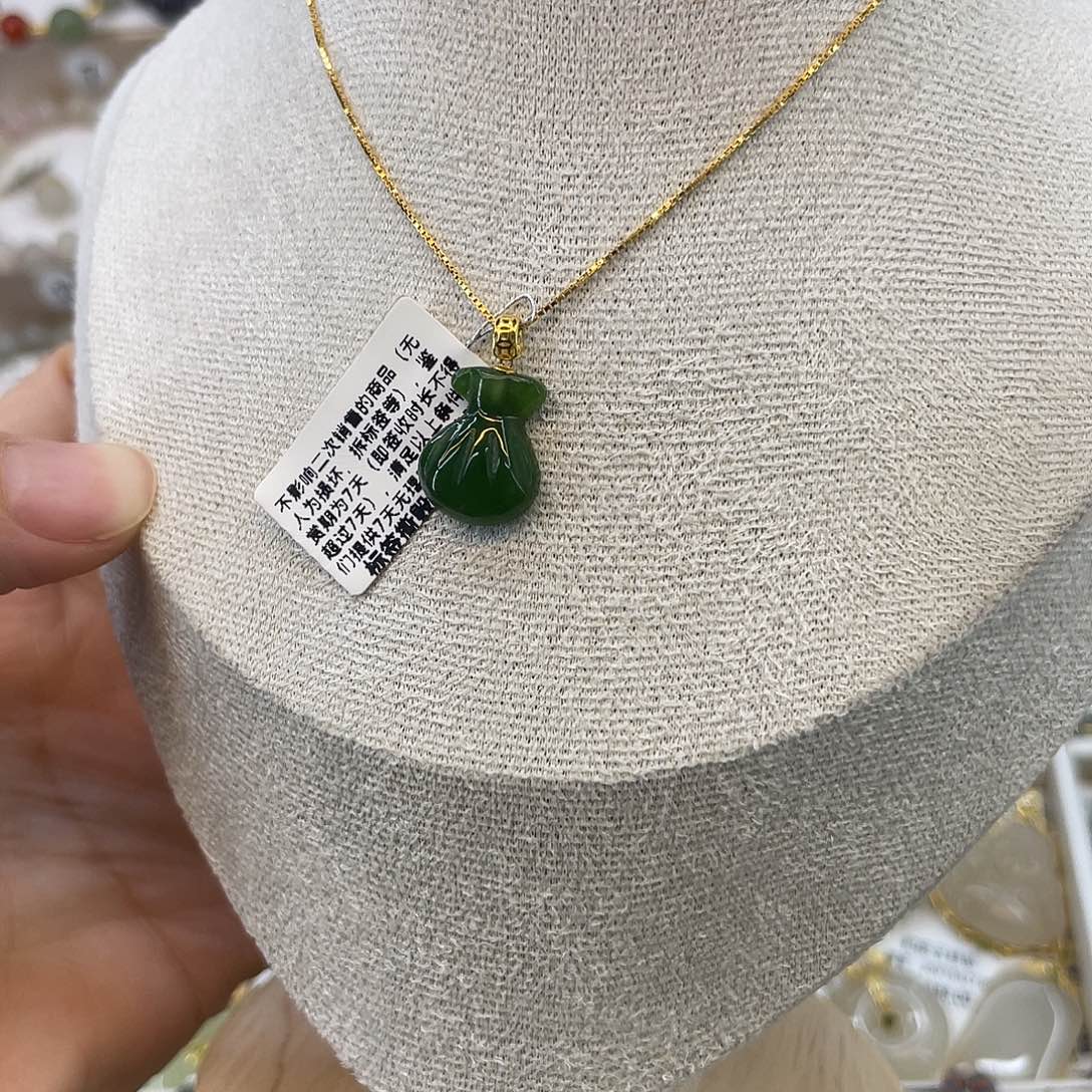 和田玉18K金镶嵌吊坠(赠链)