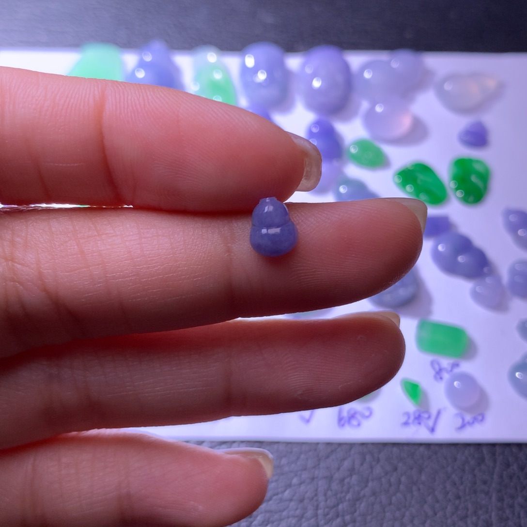 翡翠颈饰未镶嵌葫芦