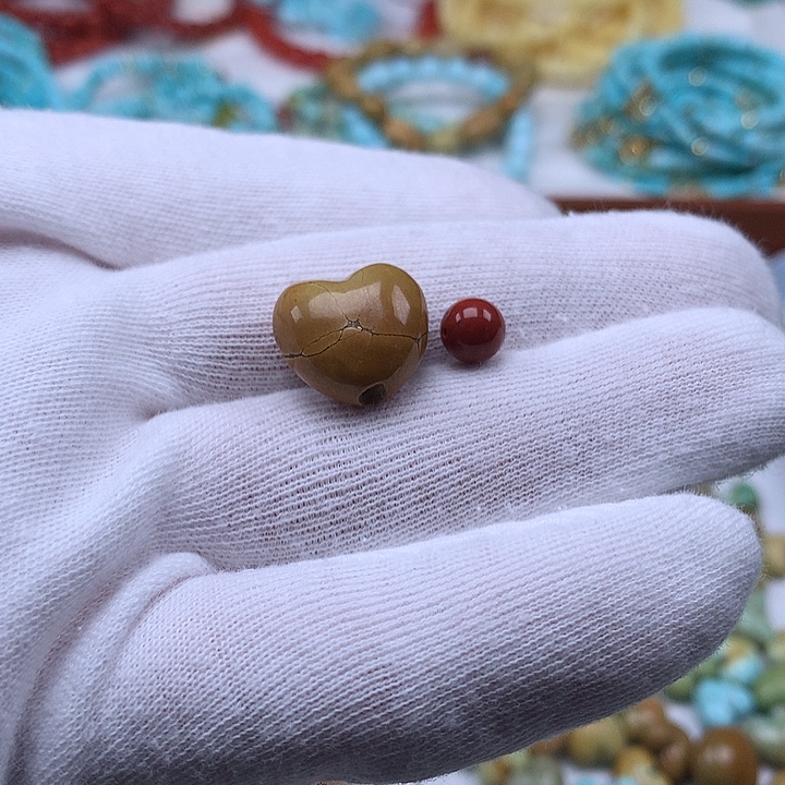 晚***。南红玛瑙未镶嵌珠宝奇石