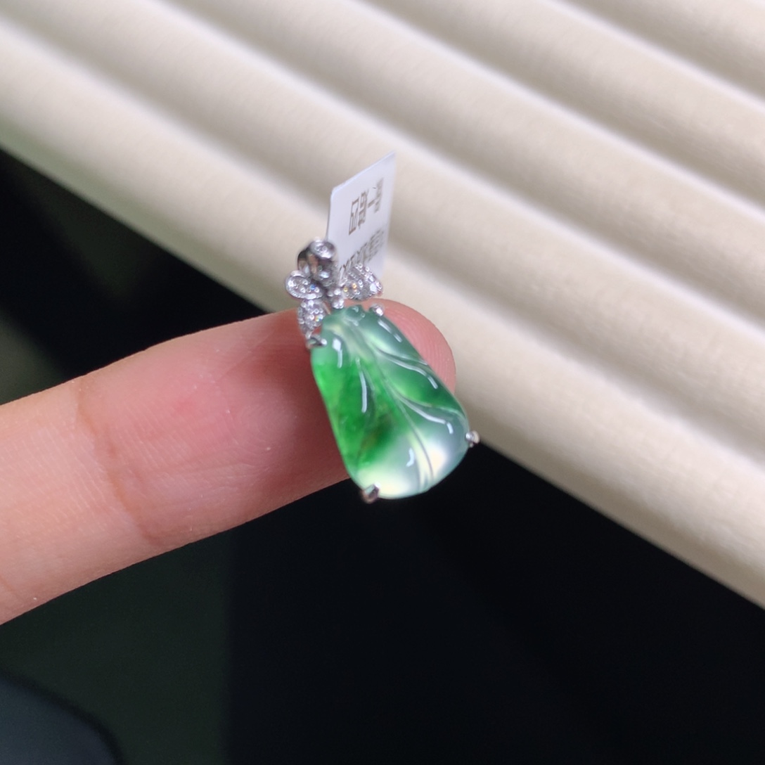 翡翠颈饰18K金镶嵌高冰叶子