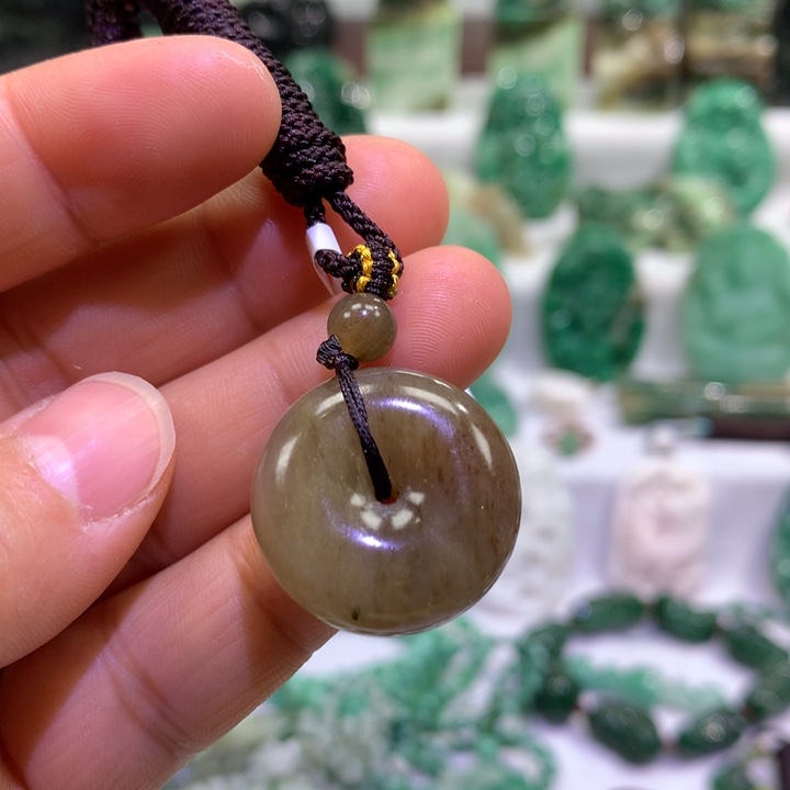 独山玉未镶嵌颈饰