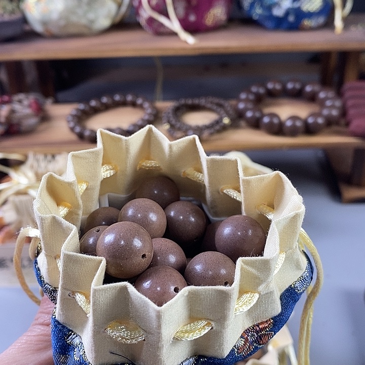 泥塑瑕疵白龙涎1.5香包50克