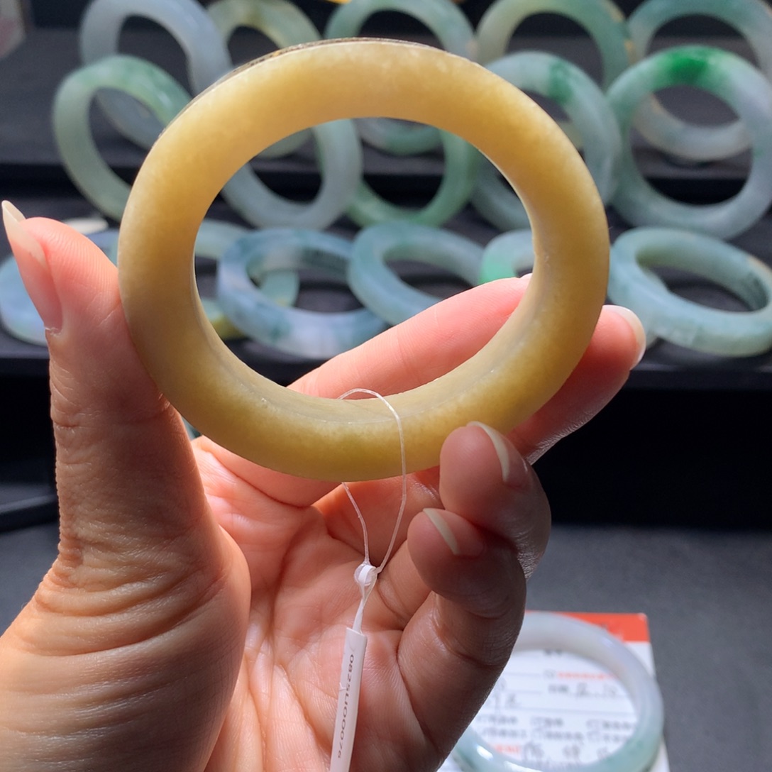 定制翡翠未镶嵌翡翠手镯