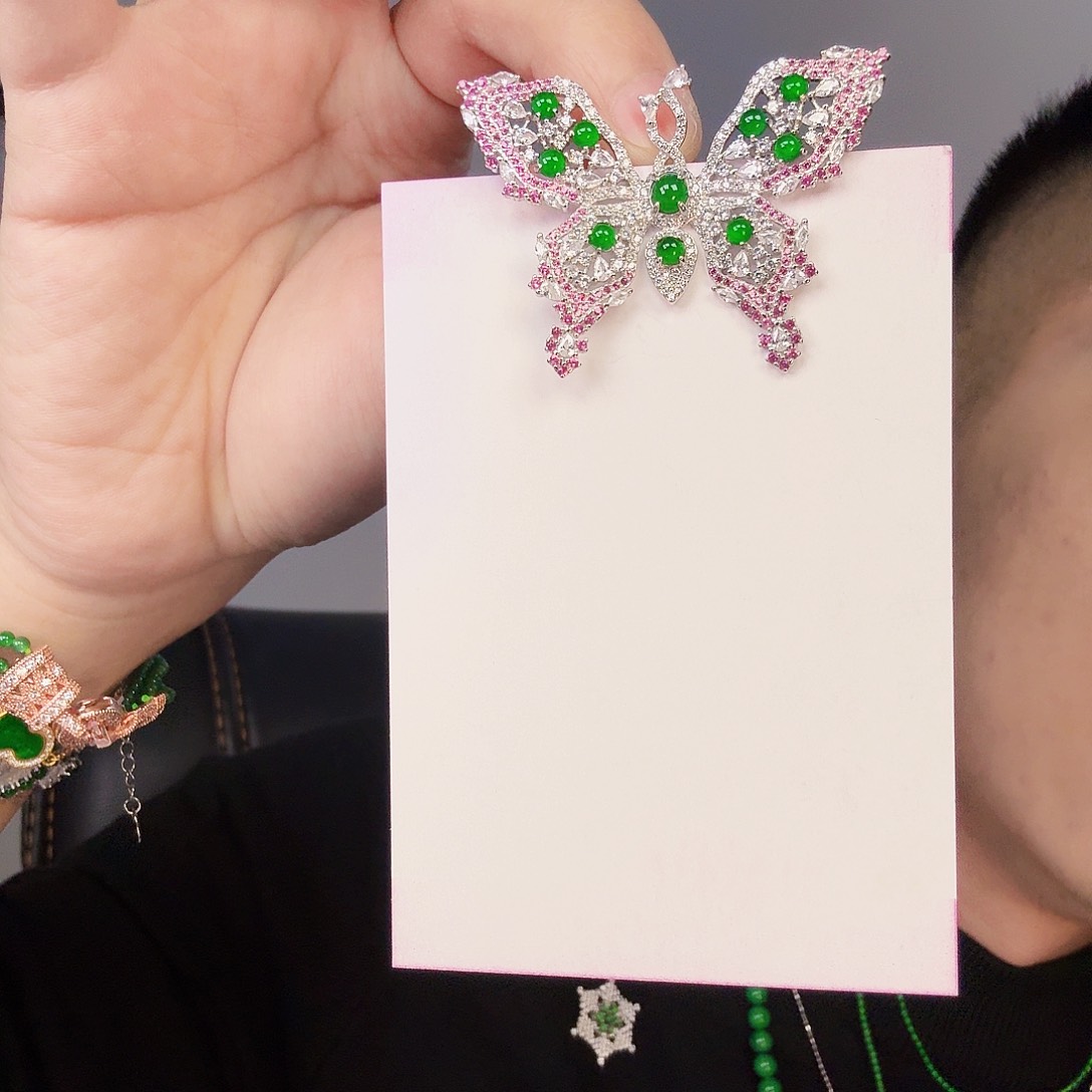 翡翠颈饰未镶嵌一件