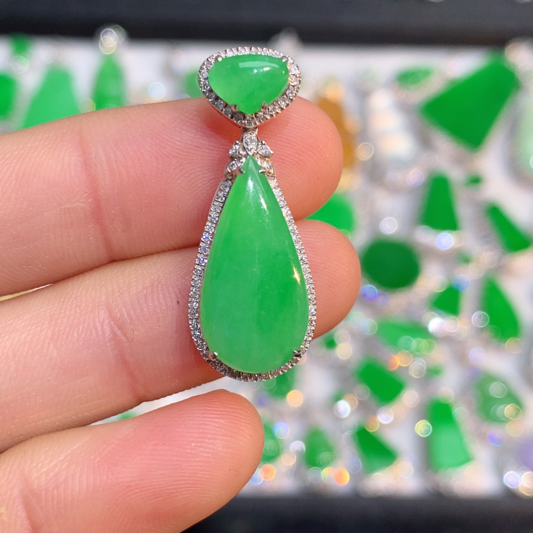 翡翠颈饰18K金镶嵌缅甸翡翠