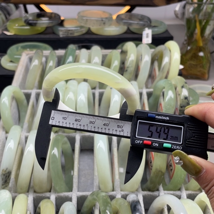 蛇纹石玉手镯未镶嵌186