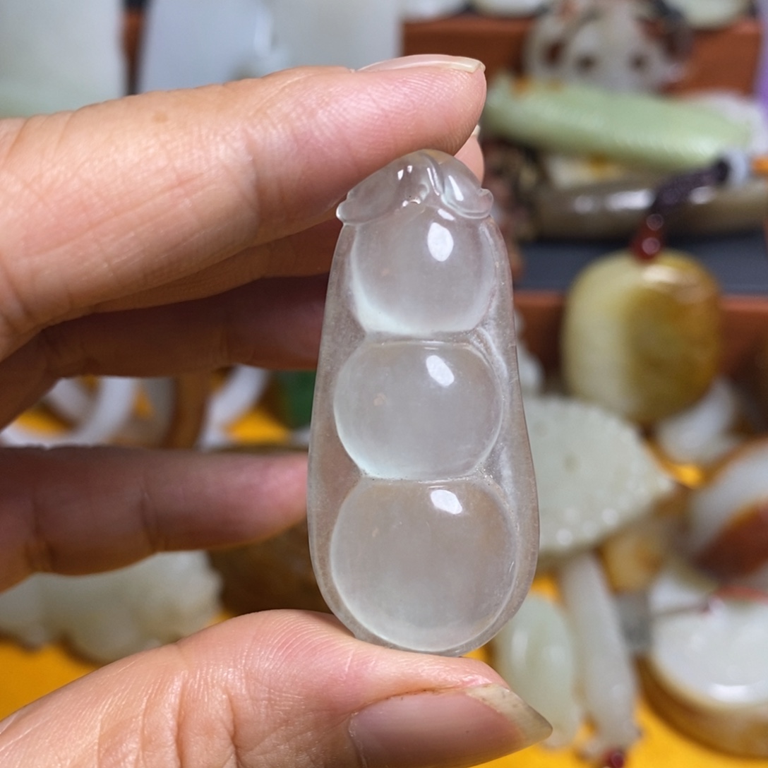 颈饰未镶嵌和田玉（糖玉）