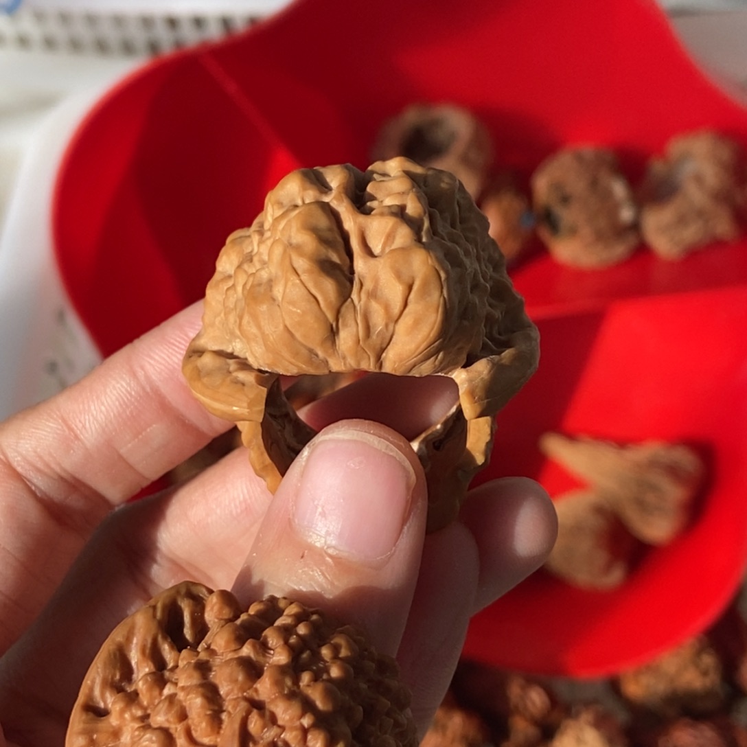 桃核吊坠素圈金蟾戒指