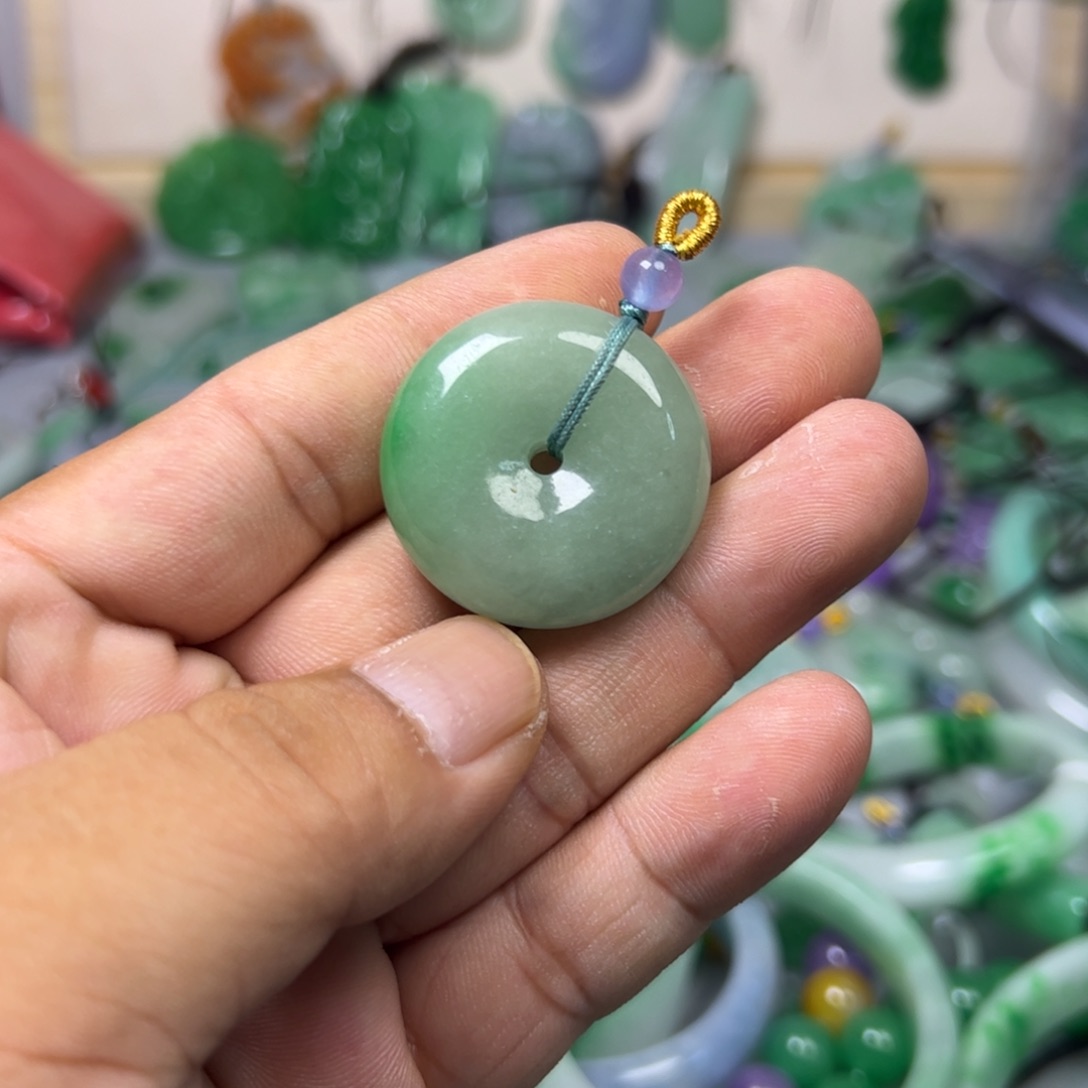 翡翠未镶嵌颈饰吊坠
