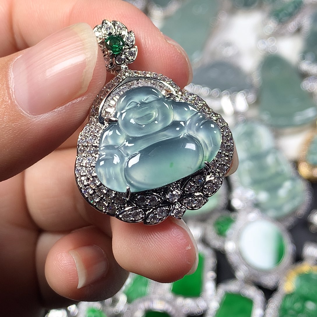 翡翠未镶嵌颈饰佛