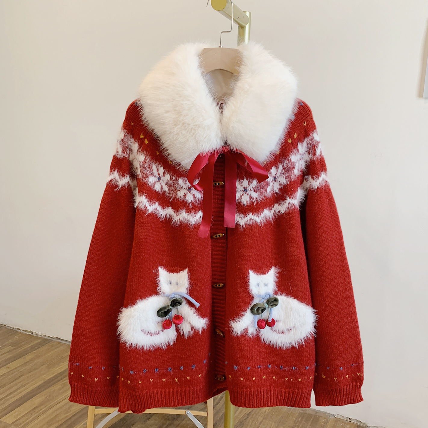 C5319小猫提花木扣可脱卸系带毛领圆领针织开衫毛衣