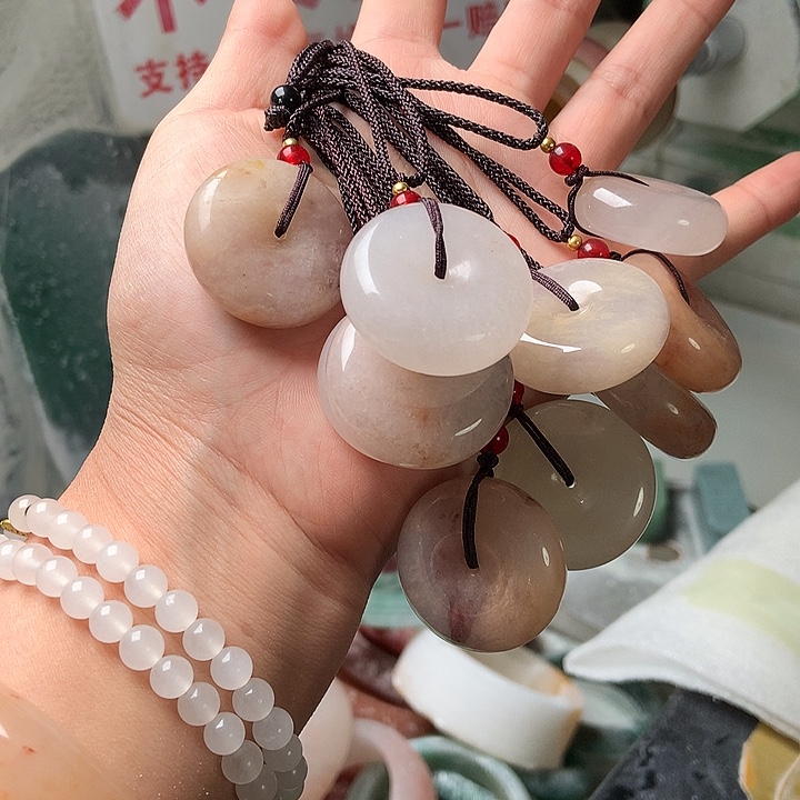 石英质玉未镶嵌手镯