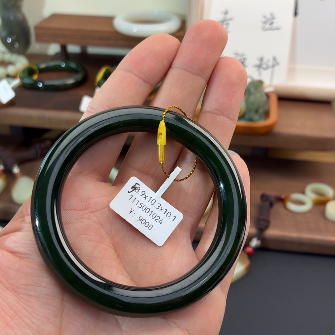 和田玉未镶嵌手镯