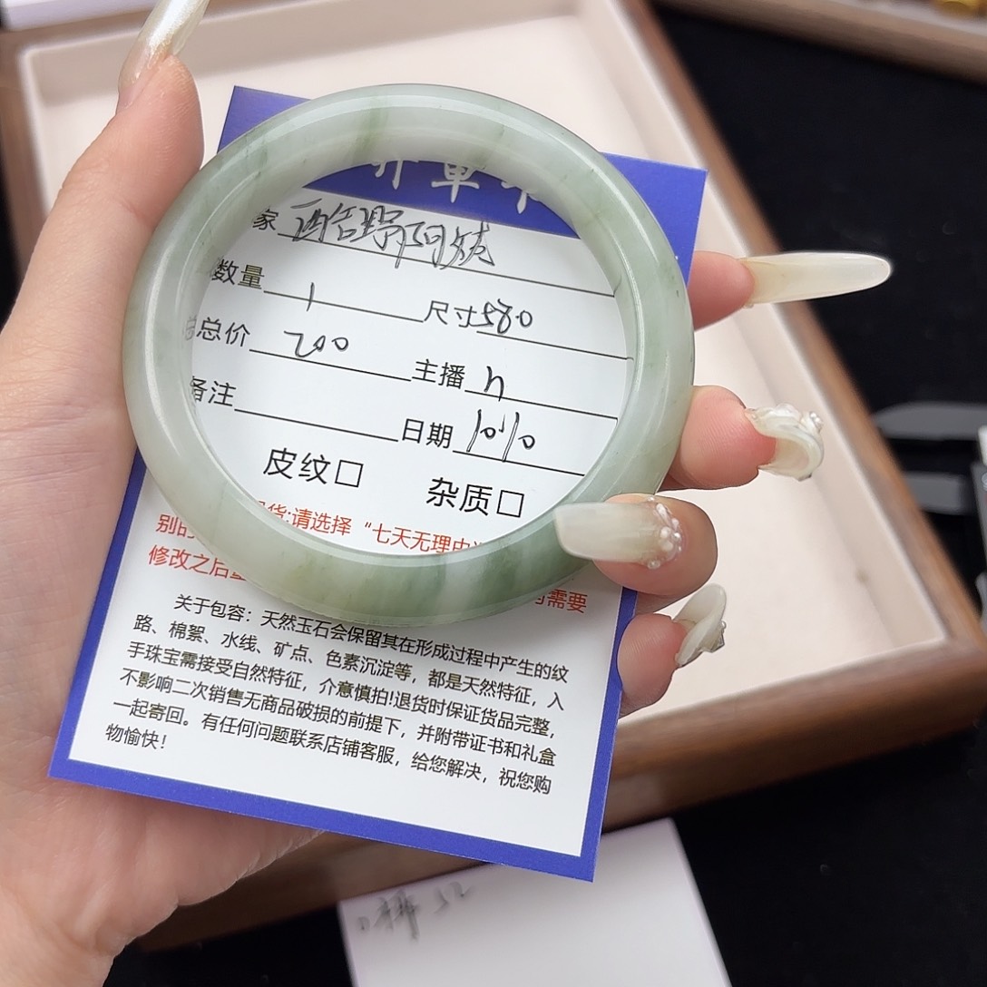 未镶嵌手镯石英岩玉?****姨