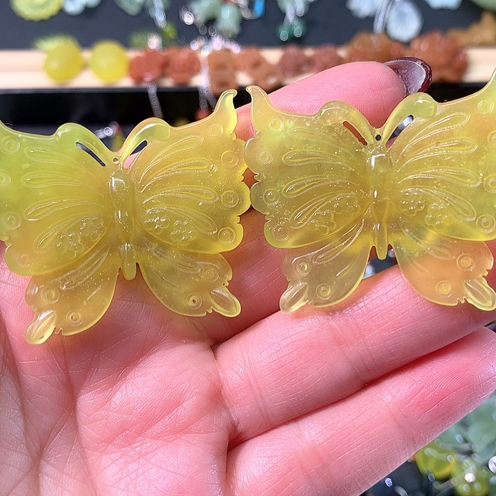 蛇纹石玉耳环未镶嵌姐****?