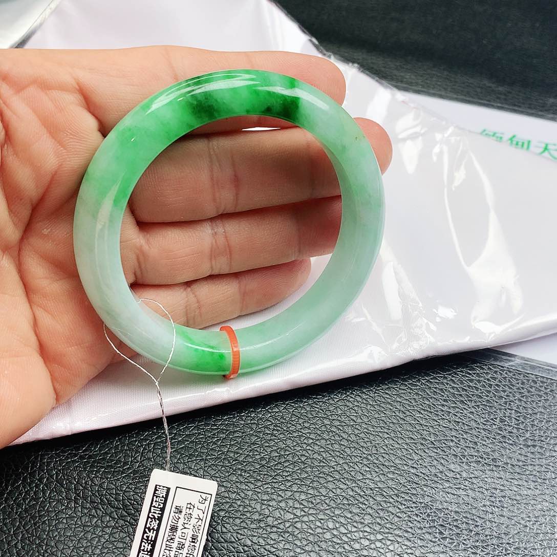 翡翠手镯未镶嵌归*尘天然翡翠手镯