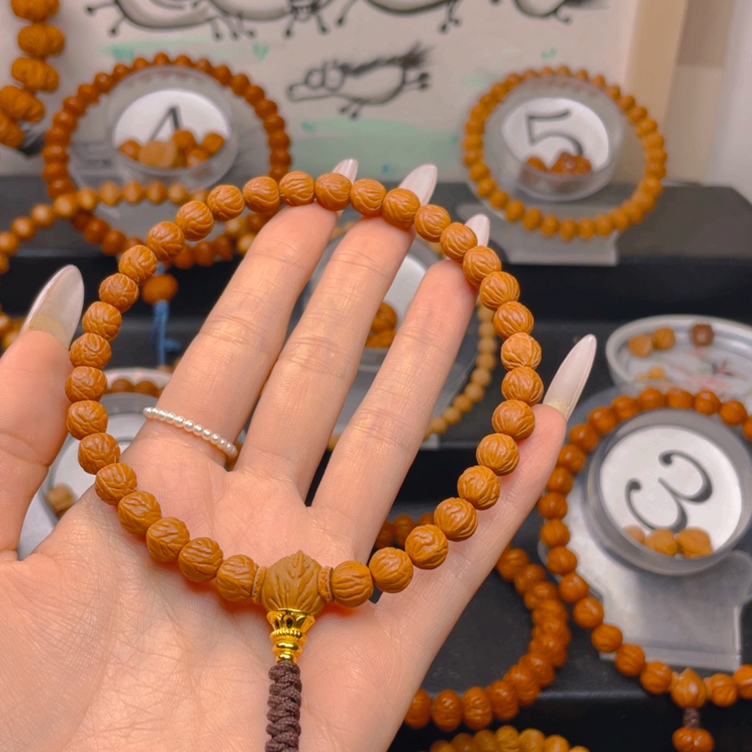 白***虾吊坠文玩核桃0.888888888888