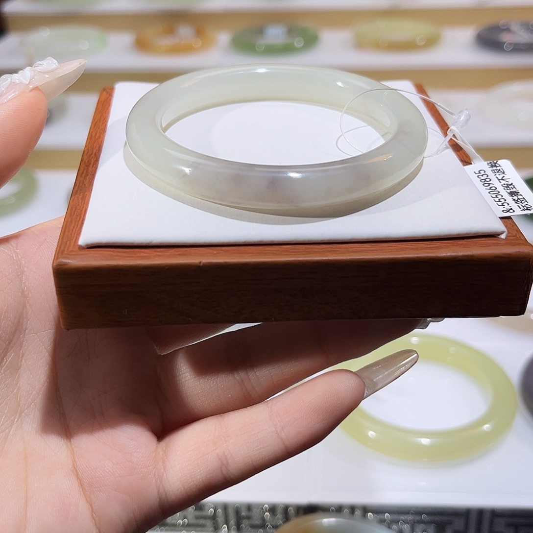 和田玉未镶嵌手镯冰透底飘紫